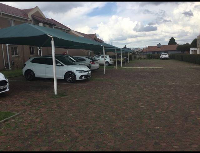 2 BEDROOM TOWNHOUSE FOR SALE IN BRAMLEY VIEW